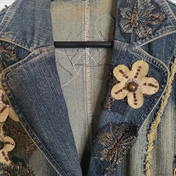 Embellished Floral Denim Jacket - Blue - - Picture 4 of 6